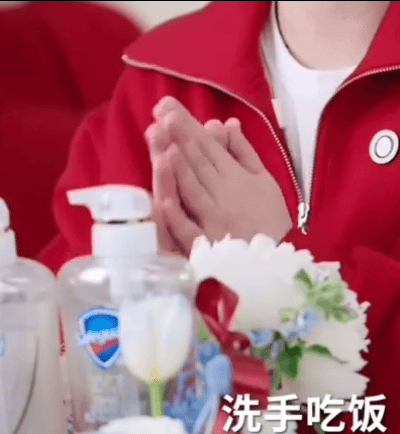 孙颖莎[超话]  孙颖莎  孙颖莎你说[羞嗒嗒]到底什么时候可以牵手手？啊啊啊，