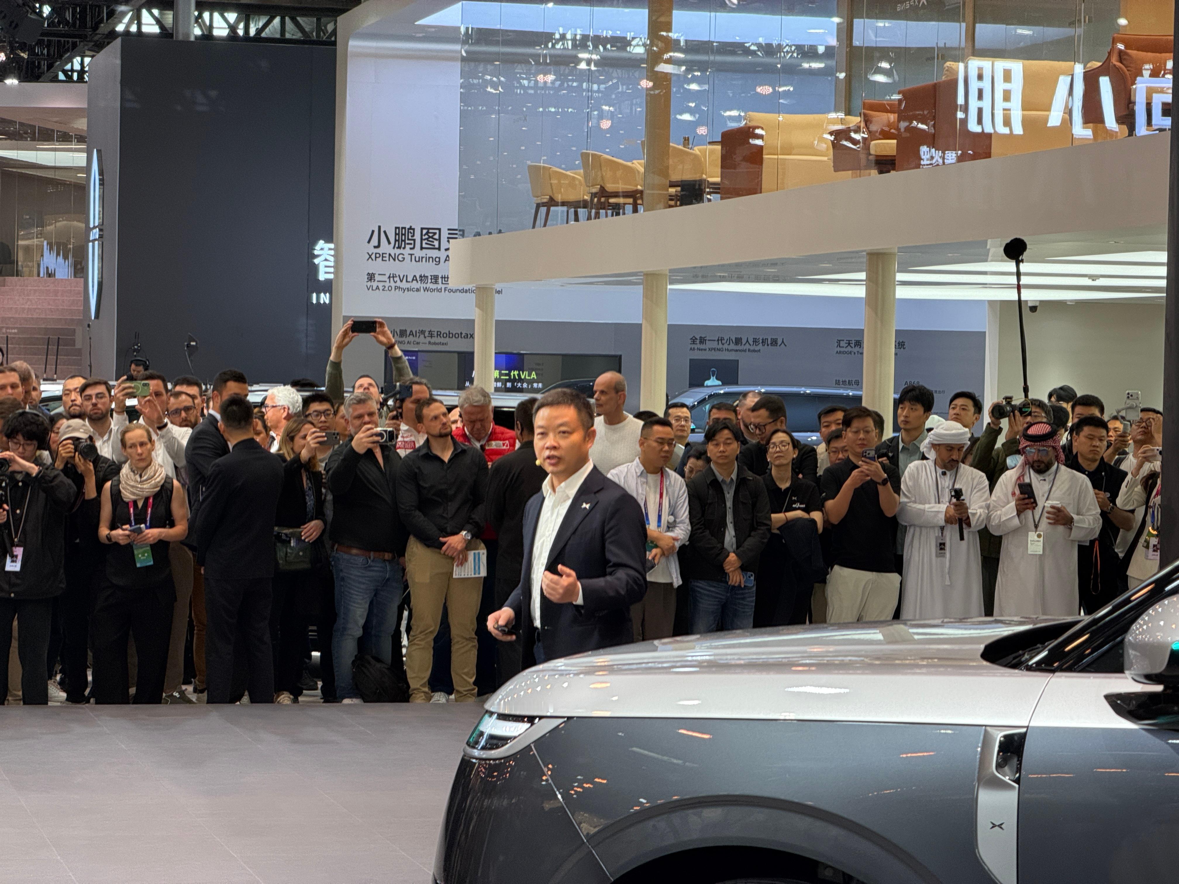 2026北京车展 小鹏带着全明星阵容来炸场了：新车GX、MONA M03、P7、