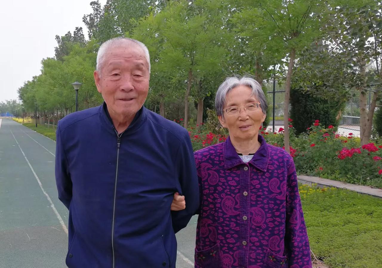 《悼念祁老仙逝》

    藏头诗 黄学勤

惊悉91岁的祁老仙逝，怀之，念之，