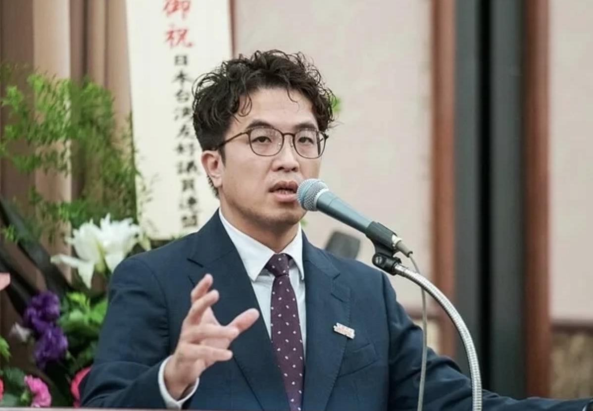 沈伯洋窜访日本，穿防弹背心作秀

民进党台北市长参选人沈伯洋昨日（11）日窜访日