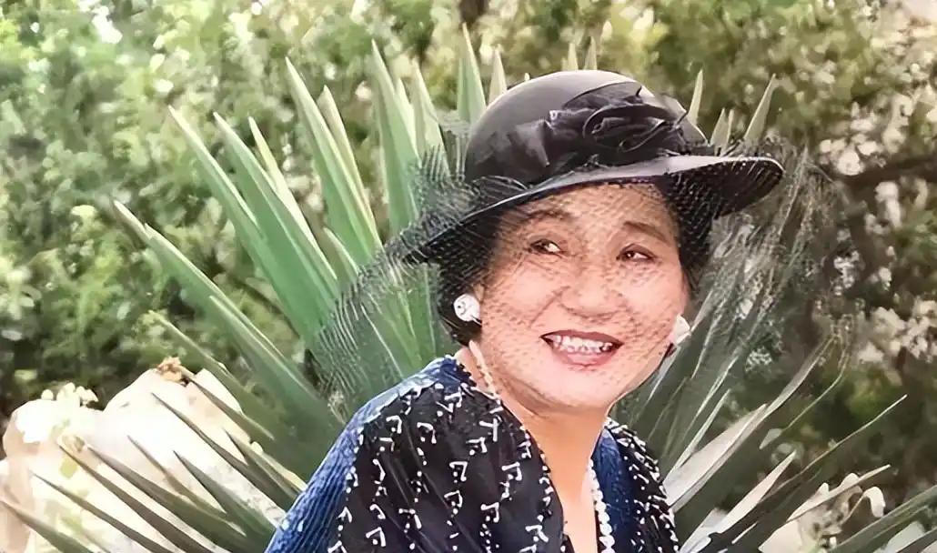 丈夫病逝三年，小叔子突然敲响了赵丽蓉的房门：“嫂子，哥走了，咱俩凑合过吧！”赵丽
