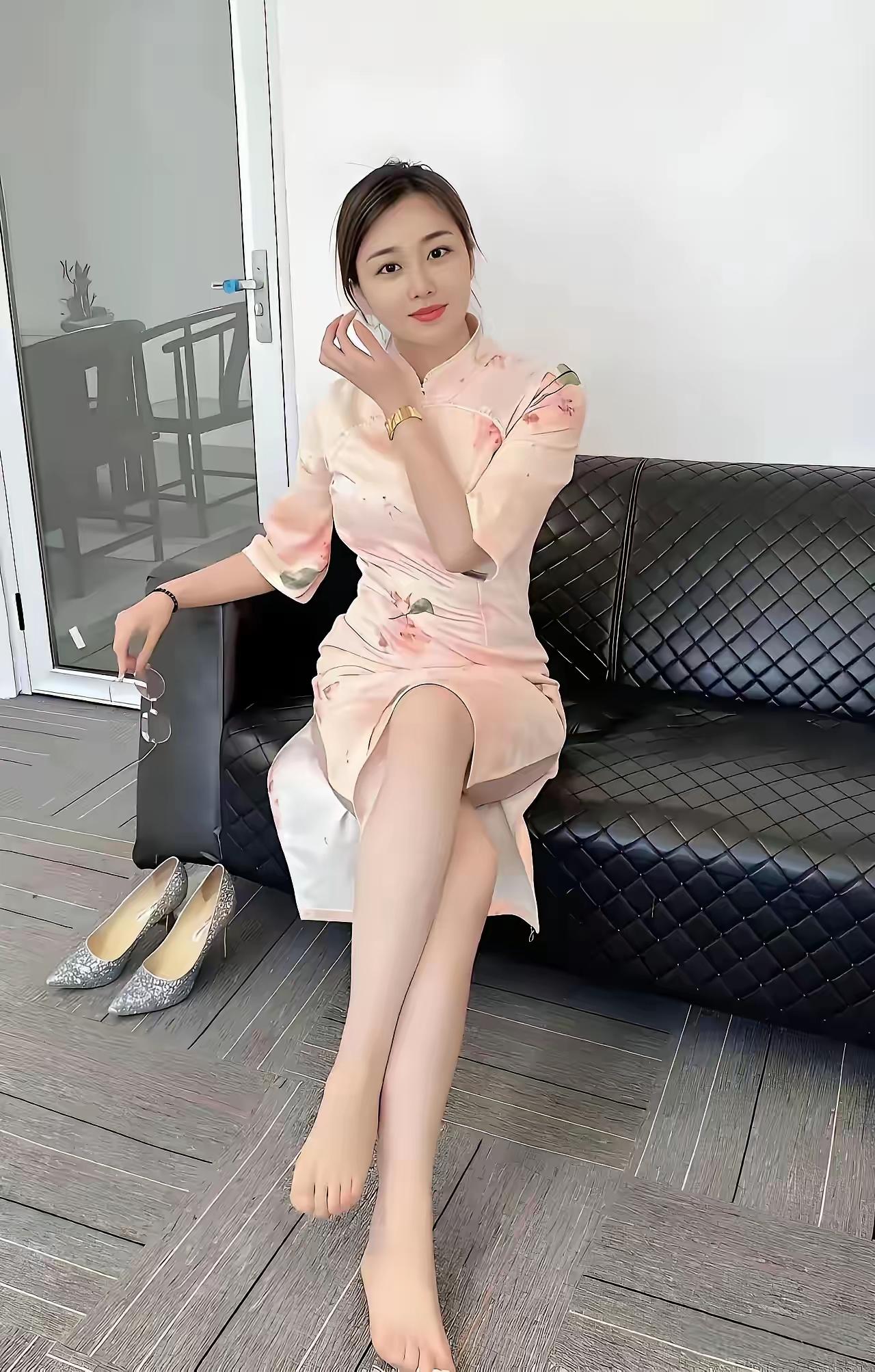 外甥女今年39岁了，仍然没有结婚，大表姐属于那种要样貌有样貌要身材有身材的人，平