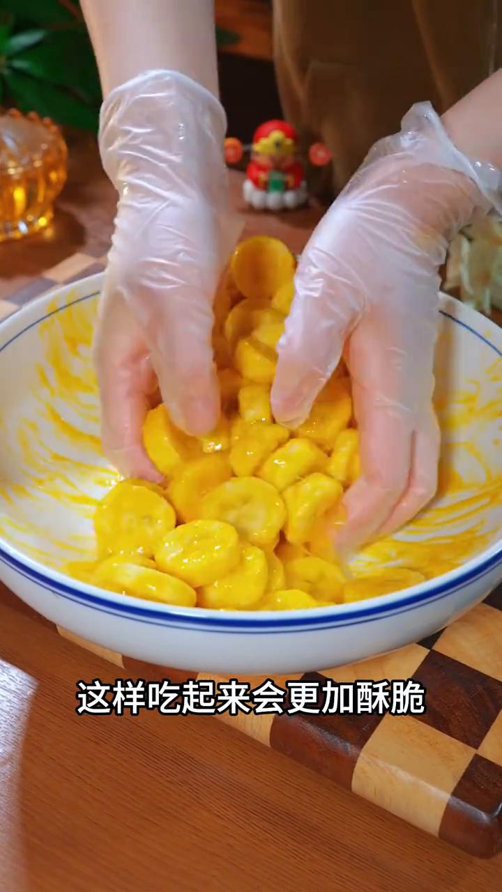 咸蛋黄焗香蕉。
家人们，您可要看好了，这是最近网上很火的香蕉新吃法，楼下餐厅88