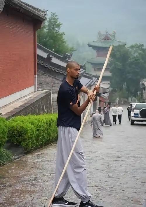 文班亚马少林寺修行短片上了nba赛场了！nba会因文班亚马修改规则吗