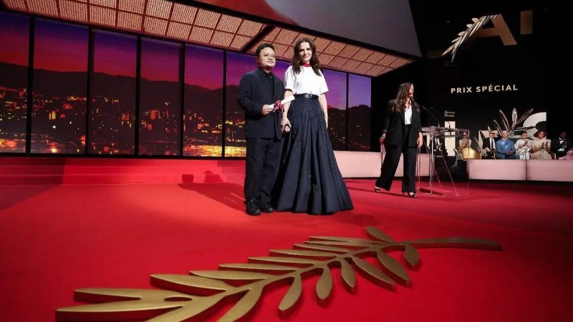 今年北影节对于天坛奖评审毕赣导演的介绍：2025年，毕赣迈出了职业生涯迄今最重要