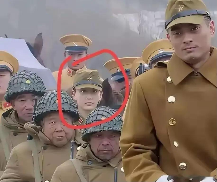 现在群演要求都这么高了吗，还是连演都不演了[呲牙][呲牙]