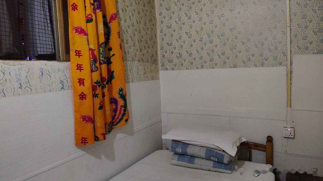 家人们，我去东莞玩，在宵边市场公交站牌右侧150米处的君来住宿花35元住了一宿普