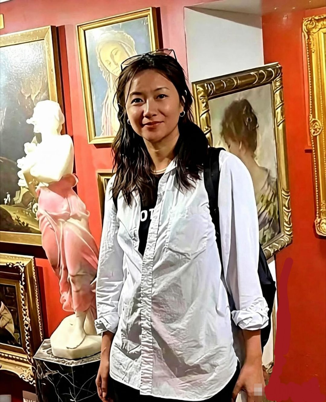 记录者超话记录者超话 51岁的徐静蕾如今住在洛杉矶，开着一家不怎么赚钱的中文书店