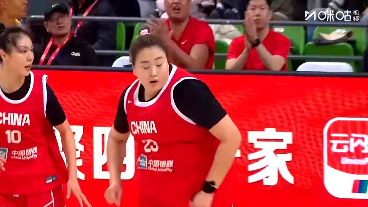 开局4-13落后9分！中国女篮19岁双塔砸翻巴西双杀对手
你看首节那9分的坑，