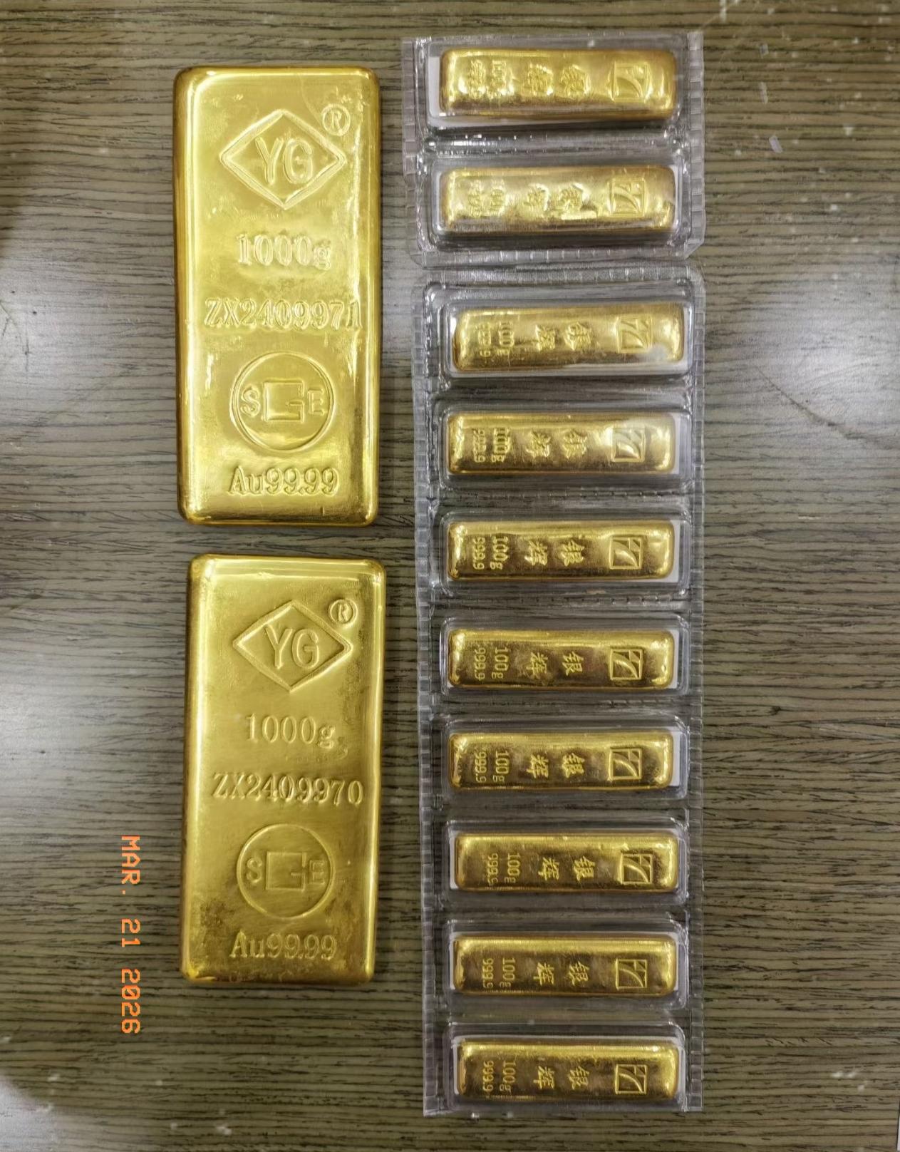 今天这金价简直疯了，
上午还1070一克，半天就直接跌破1000，很多人1050