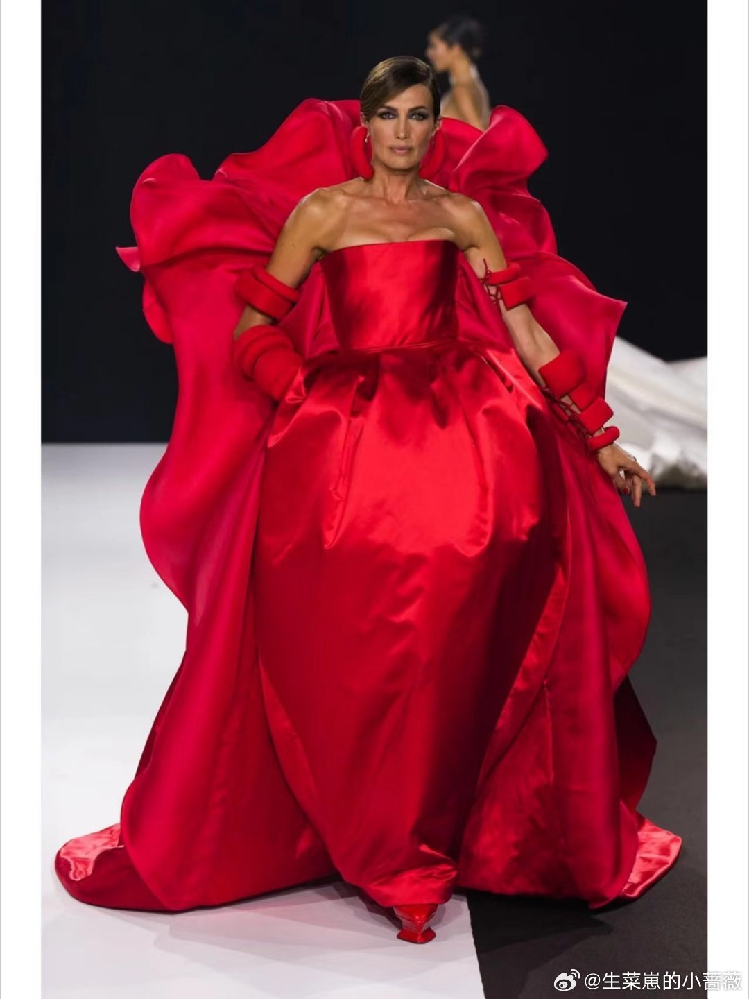 赵露思第二套演绎Stephane Rolland 高定 