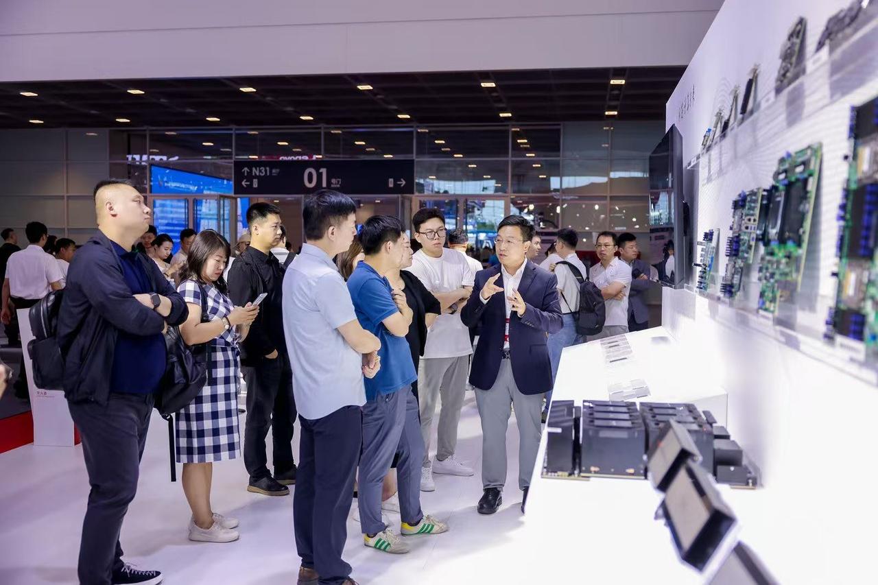 关于token经济，回答两个扎心问题
为什么很多企业算力越堆越多，Token成本
