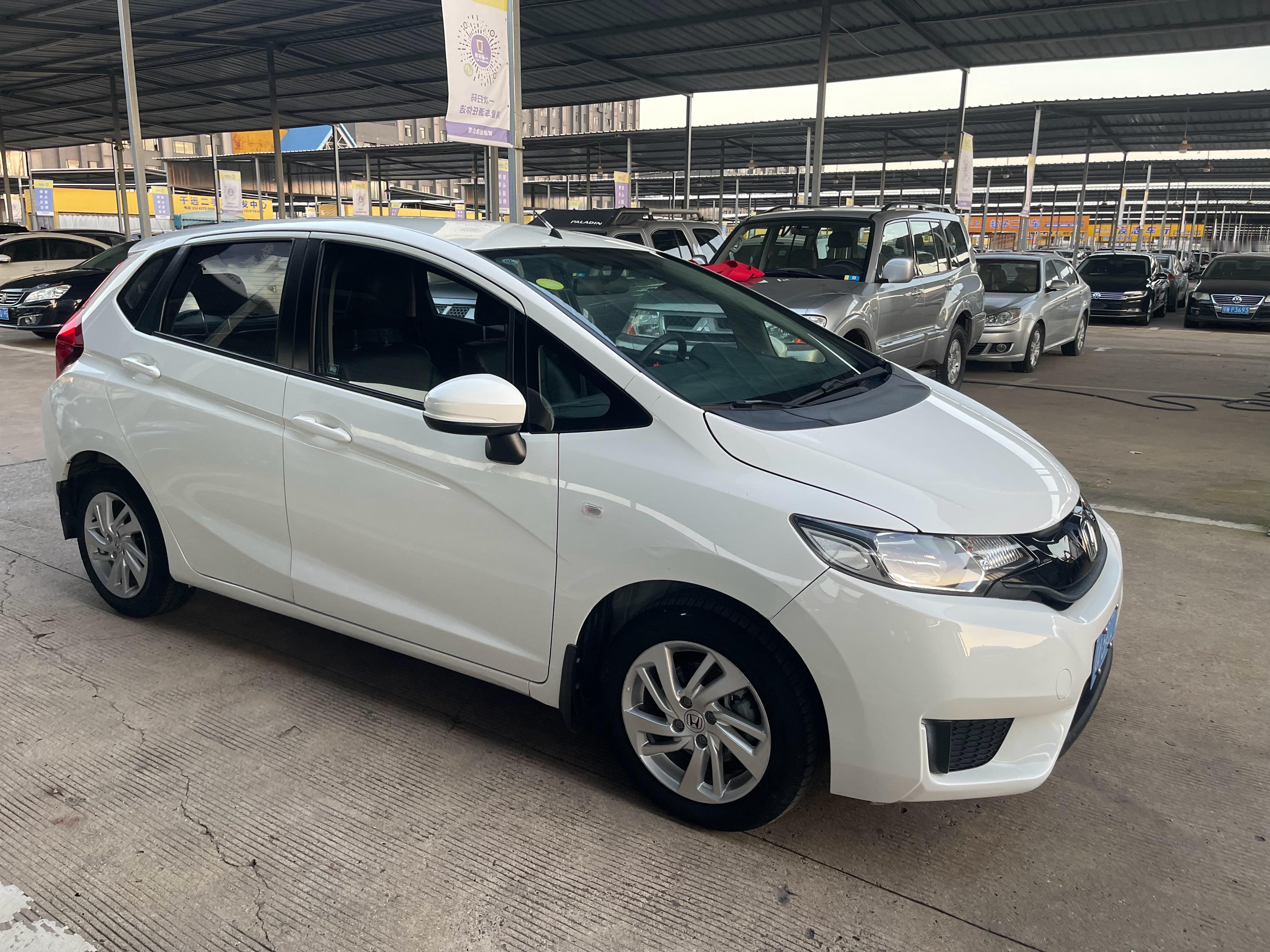 小小飞度 已经收拾完毕做了洗车，抛光，以后凉多了2016年上牌 6万多公里 1.