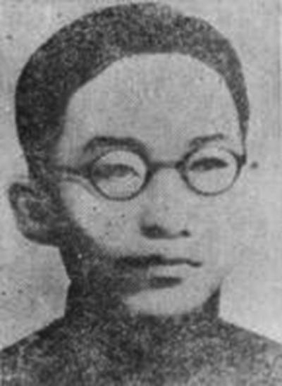 1945年，汪伪高官邵式军带着十亿法币、上百根金条和大批武器投奔新四军，巨额物资