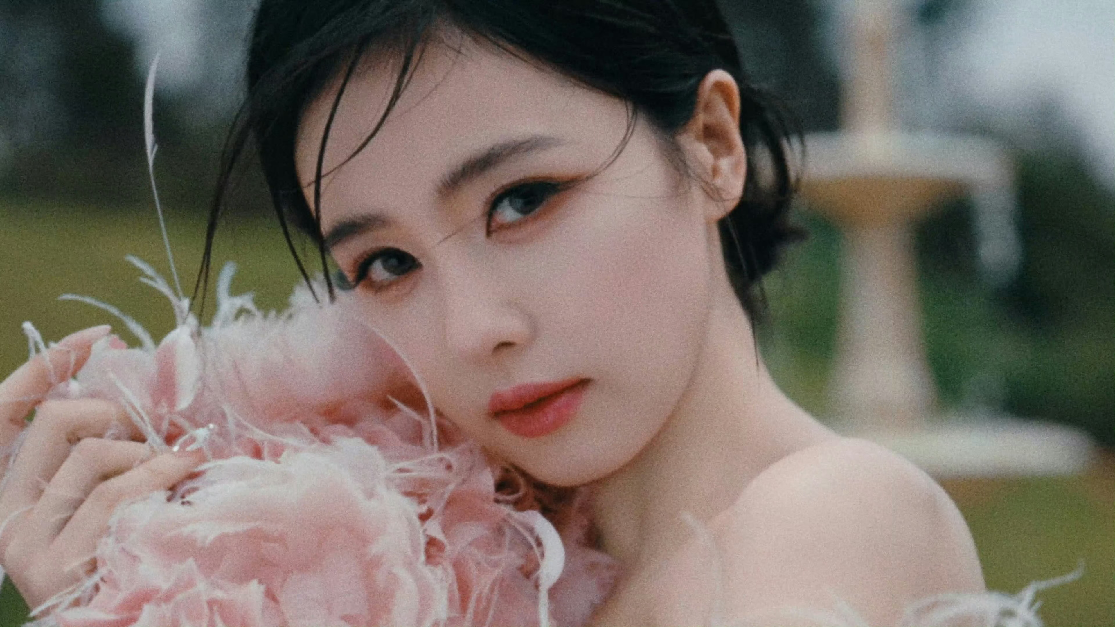 白鹿红秀高定数量白鹿红秀9月刊预告就2套高定了，这在90花中都遥遥领先吧，谁羡慕