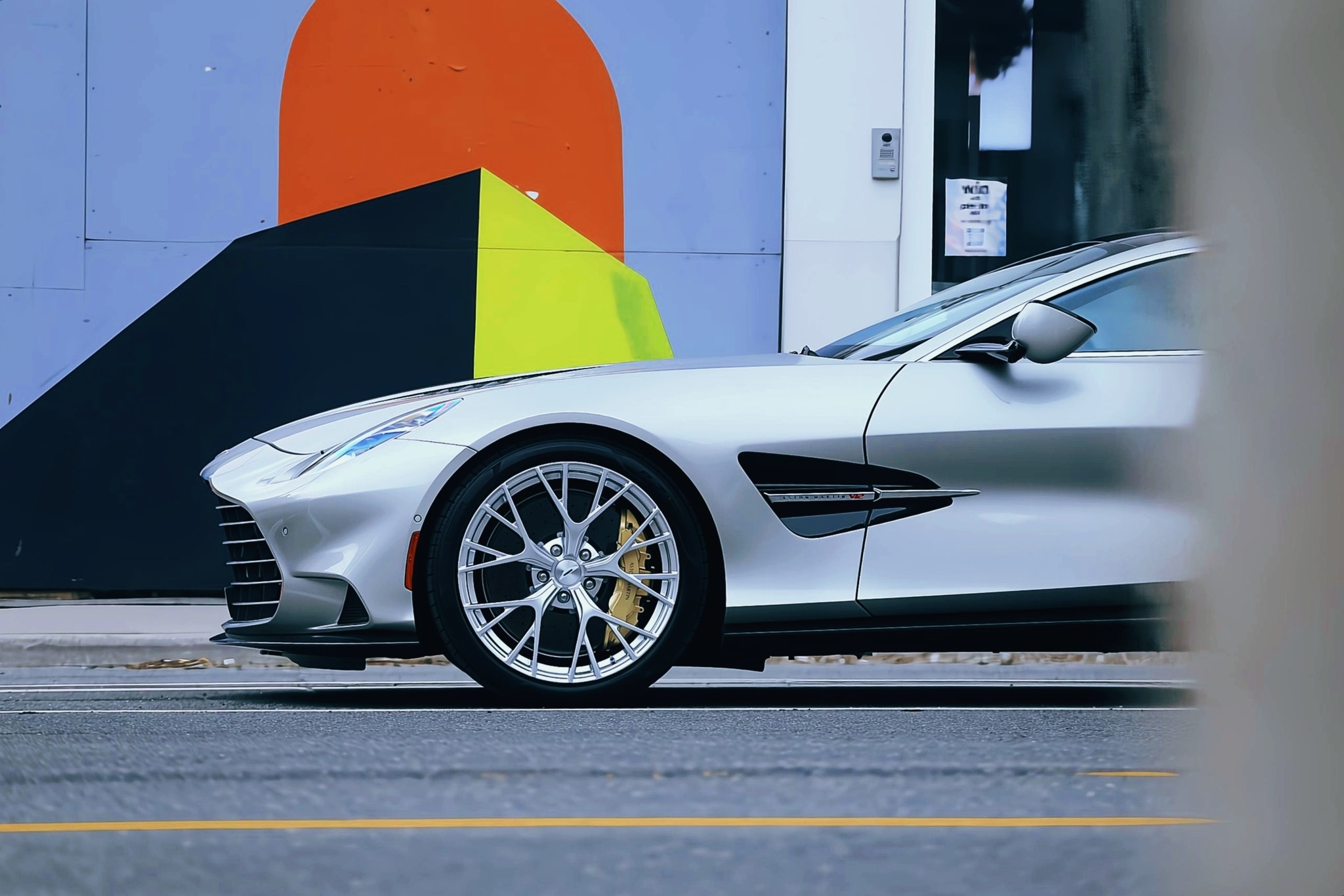 Aston Martin Vanquish “GOLDEN EYE”astonm