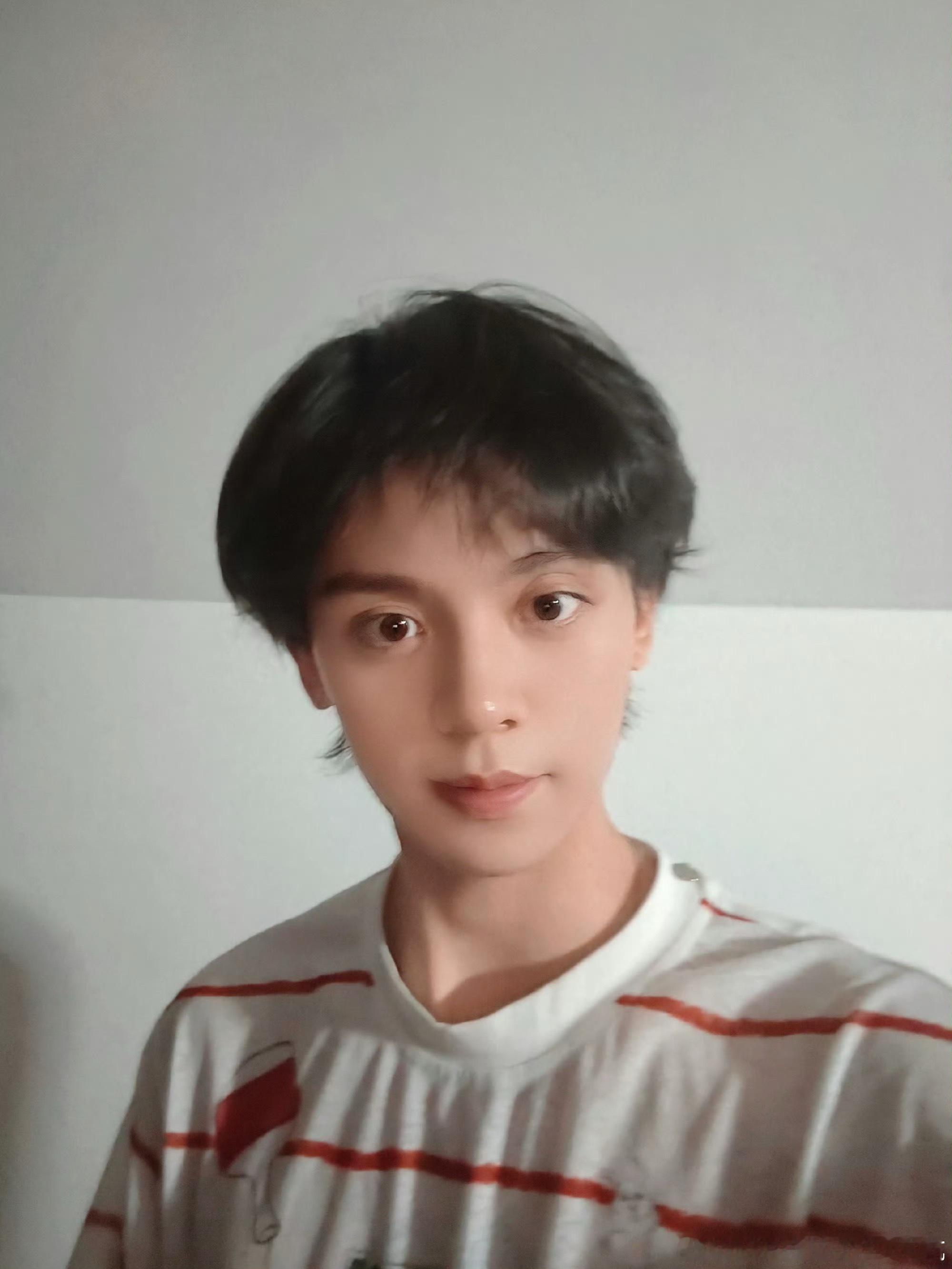 下辈子我的五官请按照这样长谢谢 