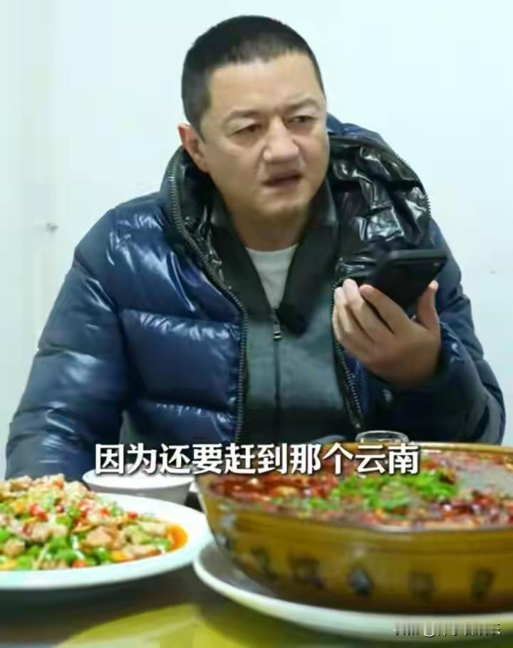 近日，李亚鹏在个人社交账号上更新的一则视频引发全网热议。视频中，他与一位年轻女孩