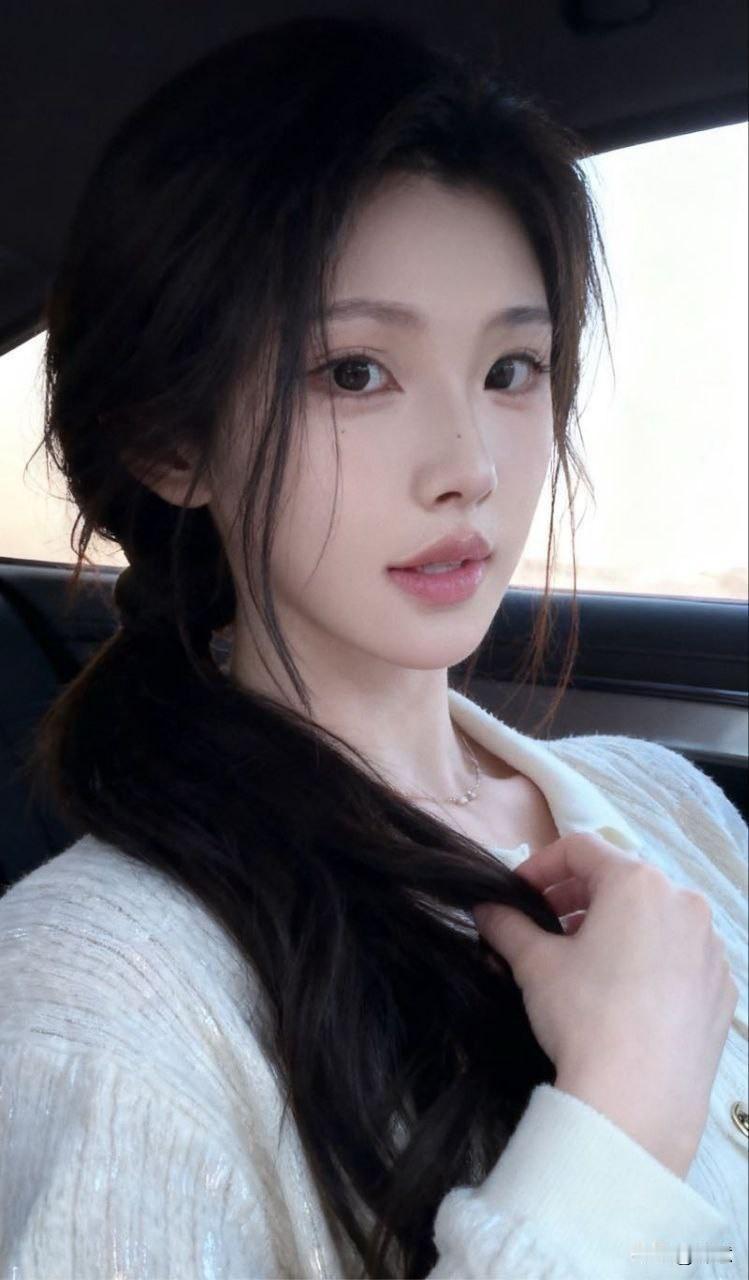 车内自拍，温柔少女心，暖阳洒进车窗