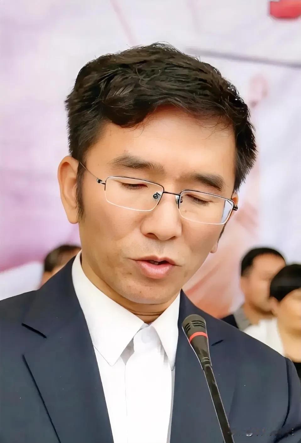 食堂给学生吃发臭变质的肉，令人震惊的食品安全事件引发了广泛关注。部分学生因食用被