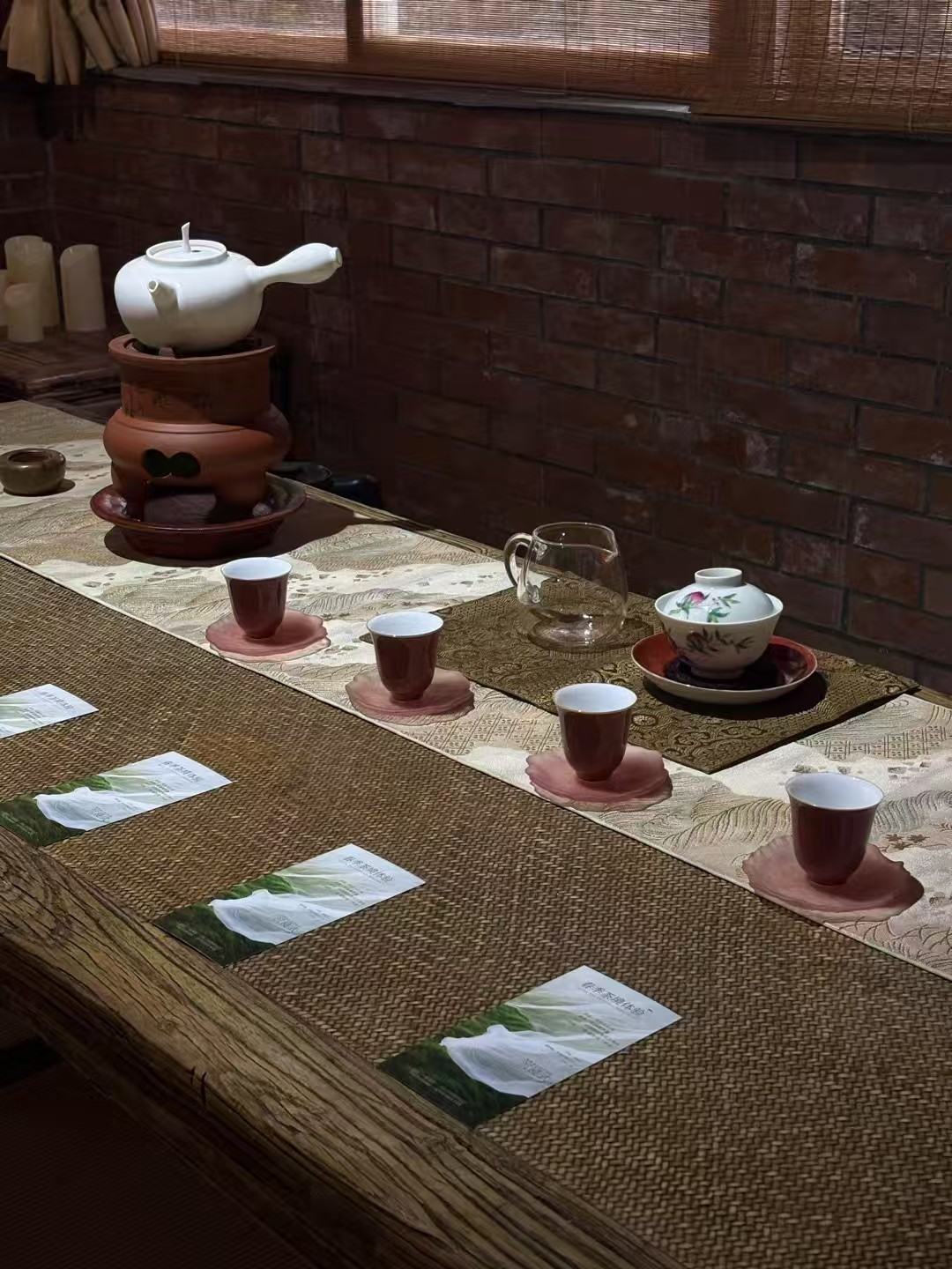 茶道  黑云垂野，风雨将倾，赴一慈，慢饮细啜，与茶默然相知。静享天地独有的光景，