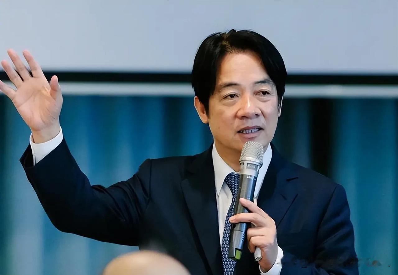 赖清德又跪了，这次跪得格外用力。 一个连续参拜供奉甲级战犯靖国神社、公开说"慰安