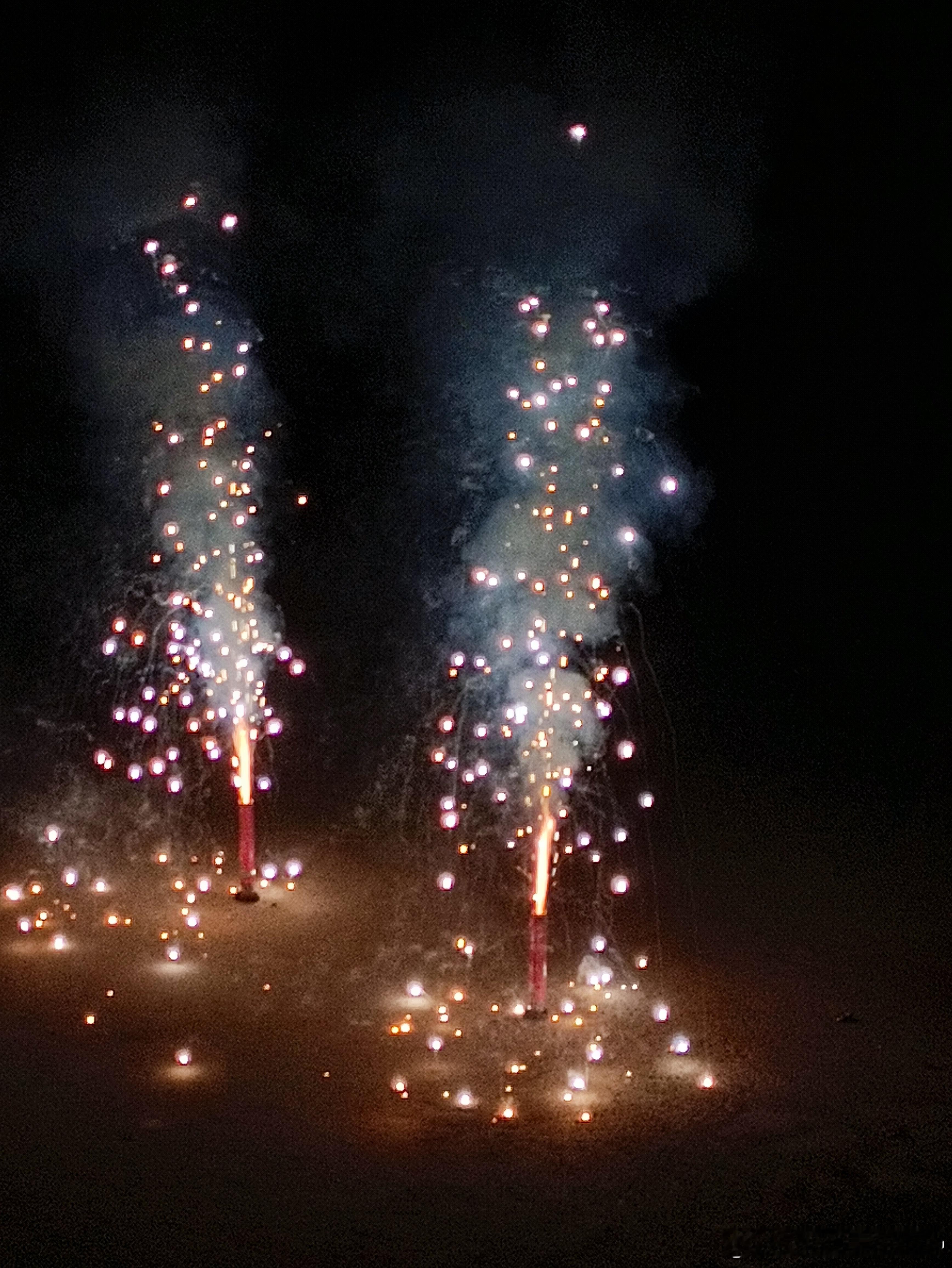 和弟弟一晚上放了200多的🎆嗯对 