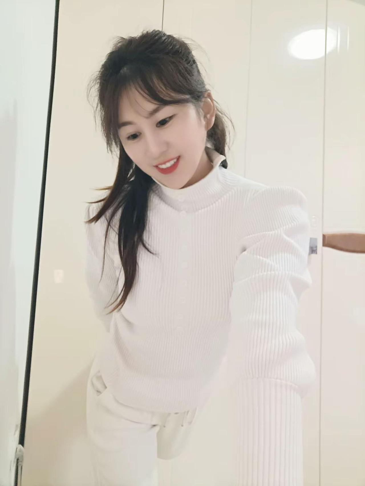 今年争取好好干，争取买件碎花裙，也感受下polo衫的青睐😂😂