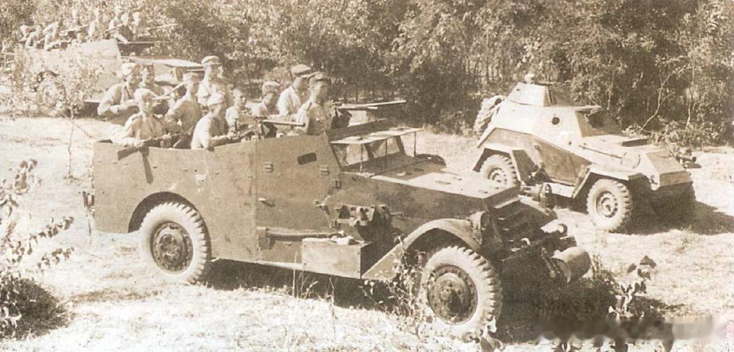 1944年苏军装甲侦察兵的美制M3装甲车和БА-64装甲车