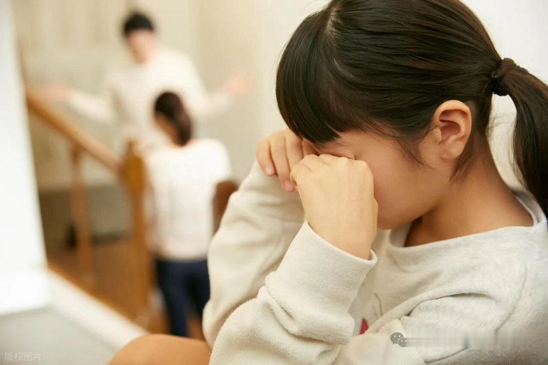 离婚不离家的情况，大都是女人舍不得孩子，经济情况差些，继续住一起也是为了能好好带