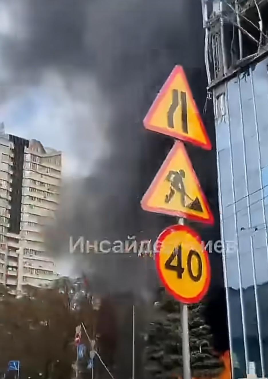 乌克兰媒体报道称，基辅Инком商业中心稍早前遭到袭击，乌克兰电信网络运营商Da