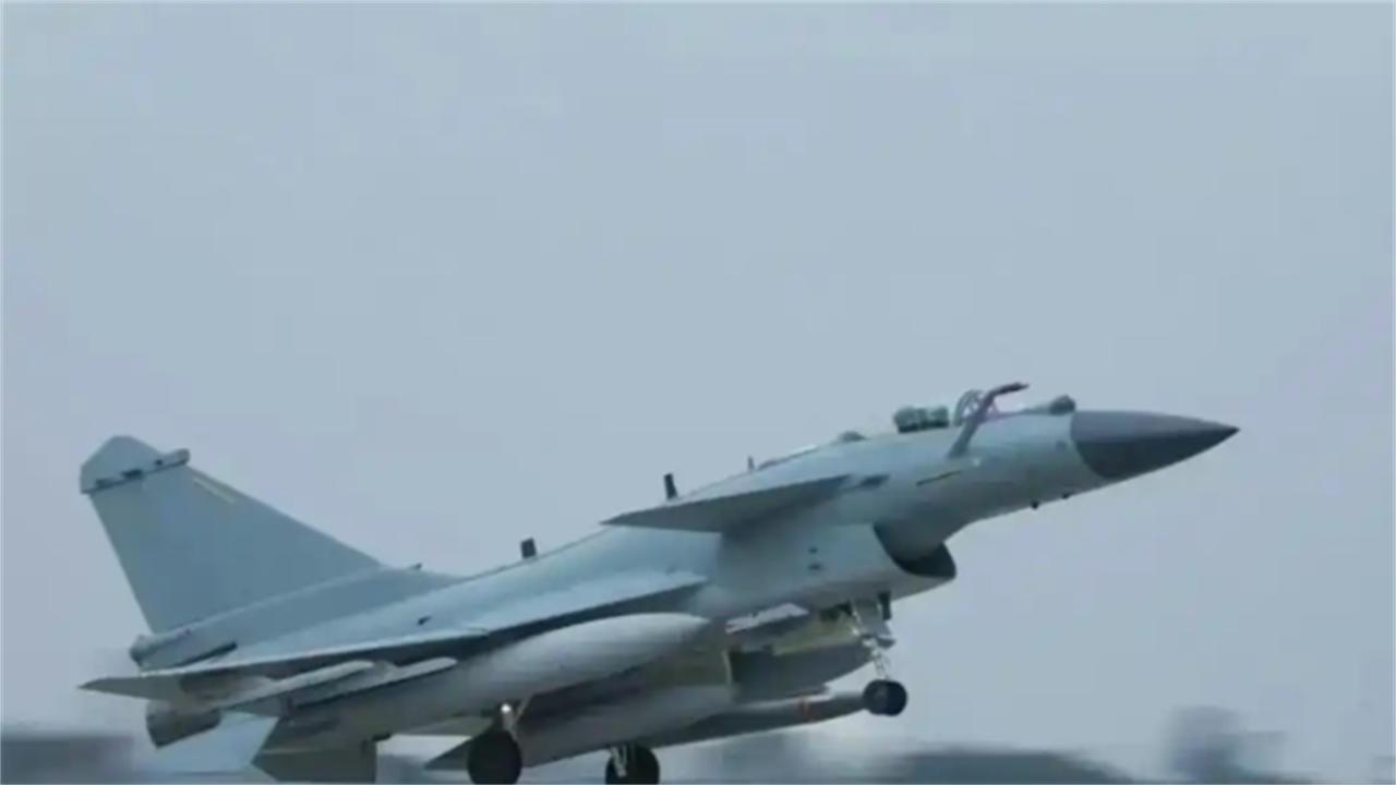 歼10C火力爆棚！真正杀器就藏在腹部下方，让美航母无力应对

最近一张歼-10C