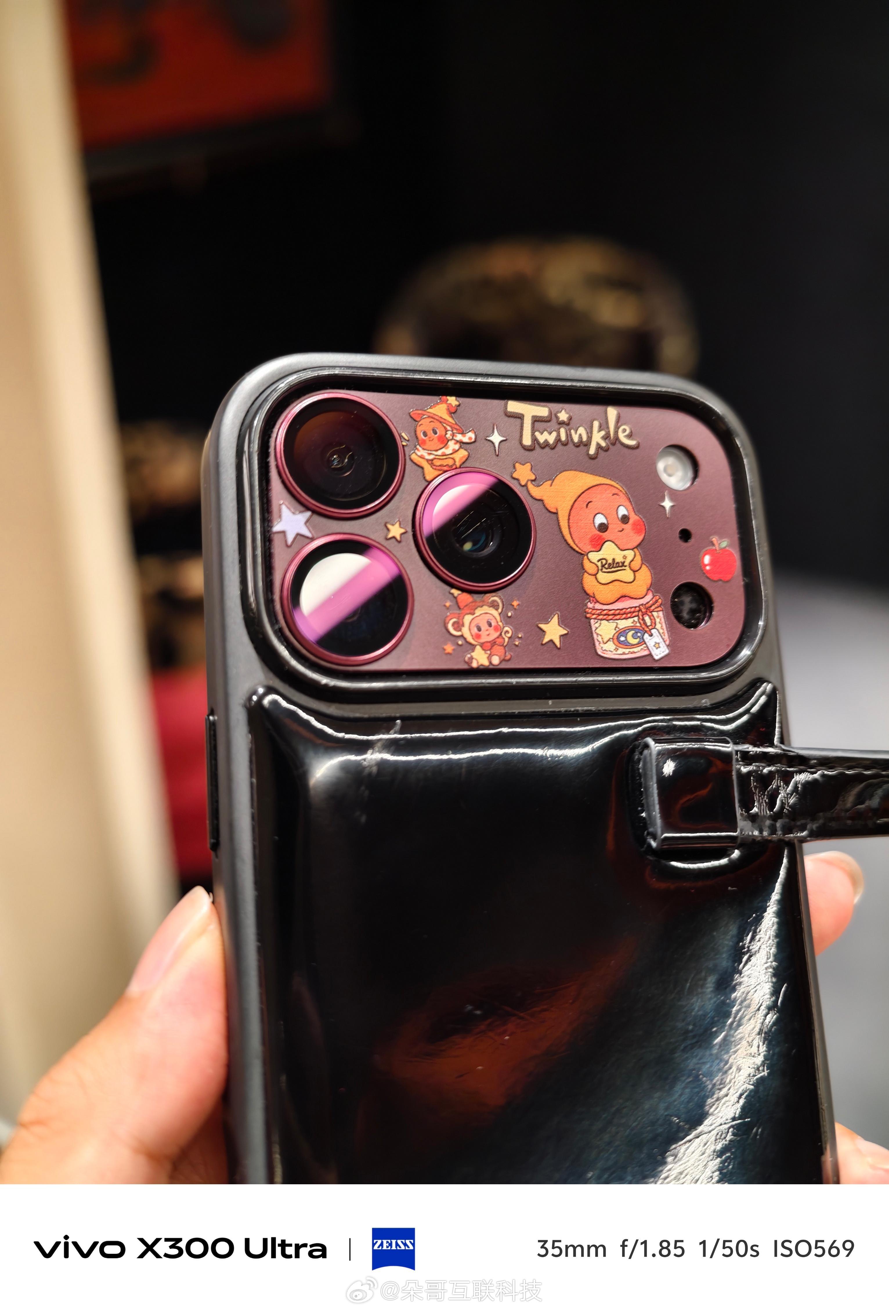 iPhone 18 Pro勃艮第红这么一贴还挺好看的 ​​​