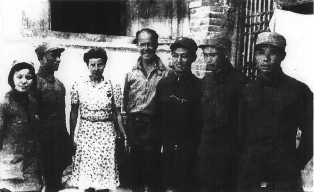 1942年6月，在华北抗日根据地军民展开反日军“蚕食”的斗争中，同美国花旗银行副