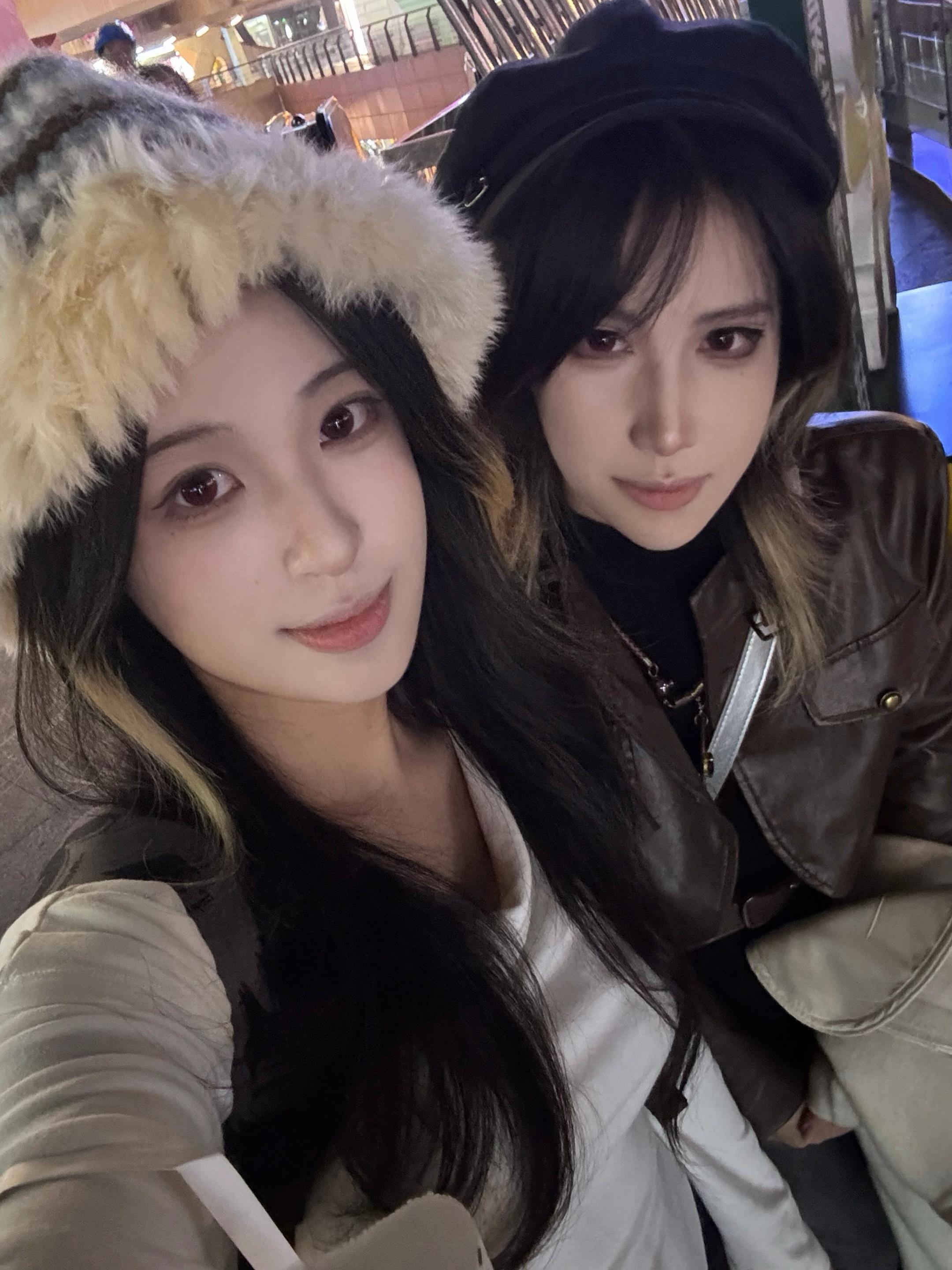 收到了亲友画的小同人！爸爸爸爸我爱你们！！小人得志中。