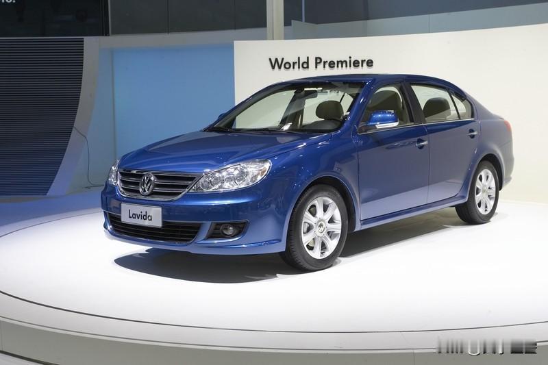 丰田卡罗拉和大众朗逸都是紧凑型车，选哪个还真得好好琢磨。
      从价格看，