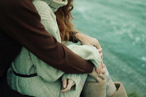 “肯定是由于我喜欢不来那个年龄的男孩子。知道吧？那个年龄的男孩子都那么粗野，只想