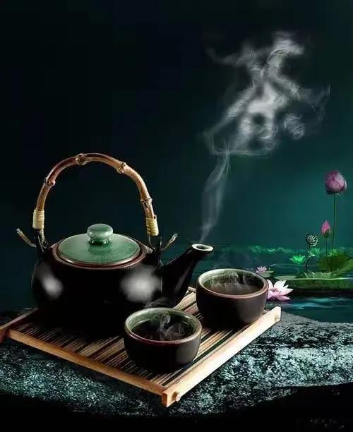 烦恼本无根，皆由妄念生。
执着是苦海，看破是渡船。