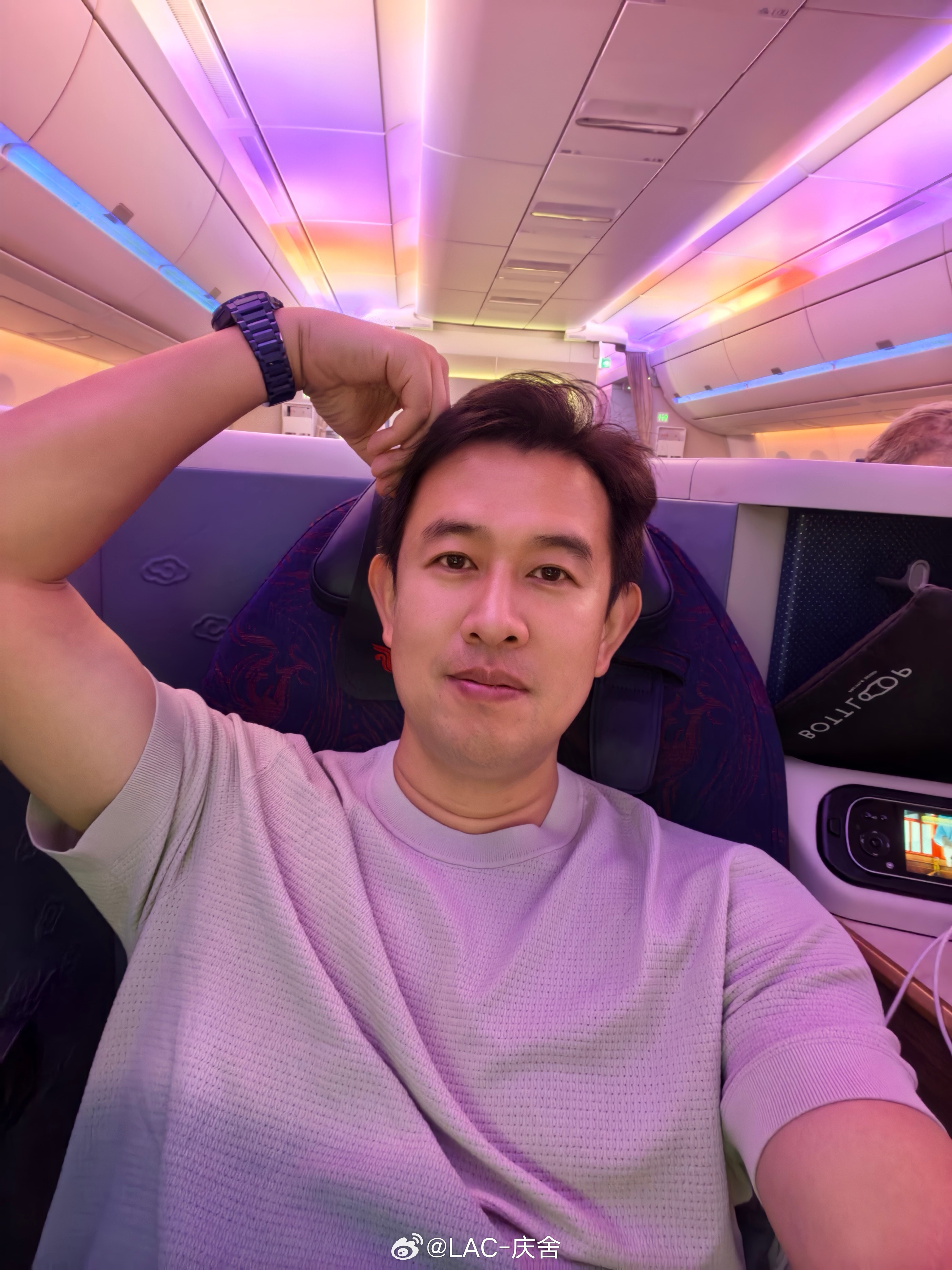 十年前的这段时间，我和受米其林邀请，搭乘同一个航班去英国伦敦参加古德伍德速度节。