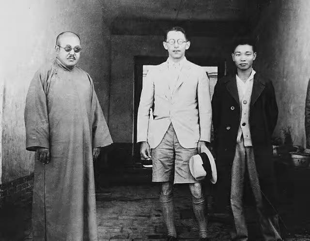 1940年，马鸿逵得知儿媳瞿亚明和司机以及丫环爱丽一起出逃后，勃然大怒道："我就