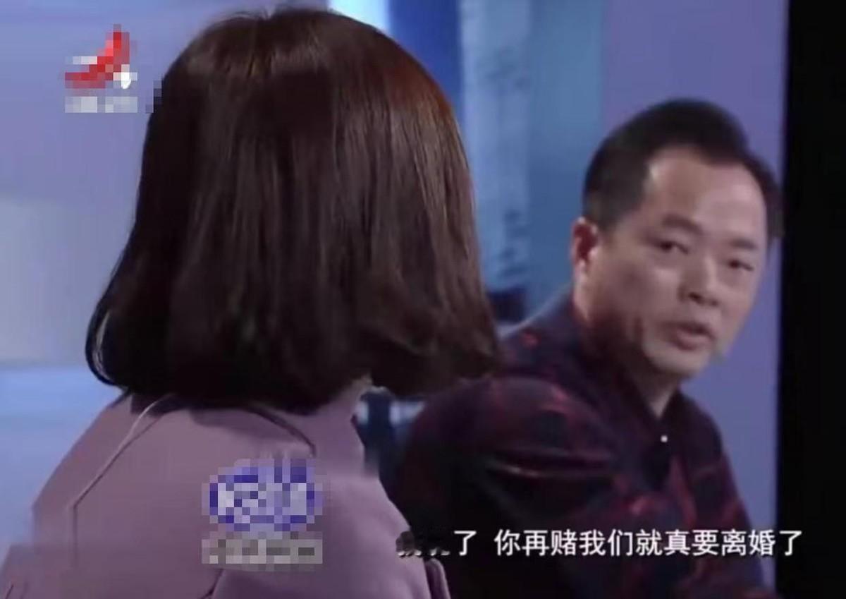 “贪婪的代价！”湖北一女子赌博欠下赌债，丈夫要与她离婚，她不肯。谁知这时，丈夫的