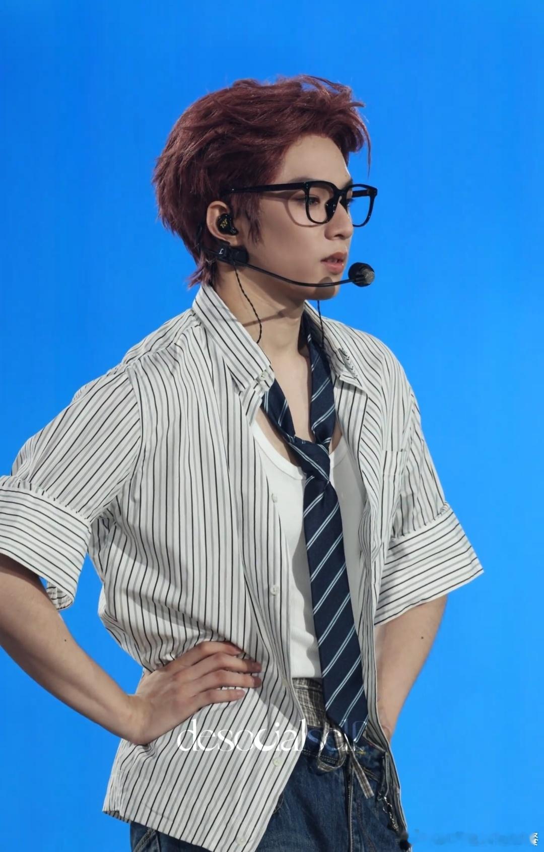 时代少年团演唱会时代少年团加冠礼收官场出图 投  我去 刘耀文这个造型好hot 