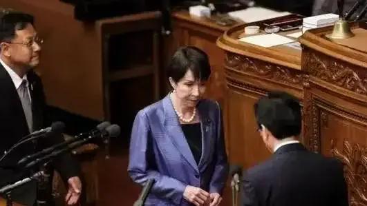 日本高官急着来华“灭火”，这波操作不意外！
 
11月17日日本外务省那位金井正