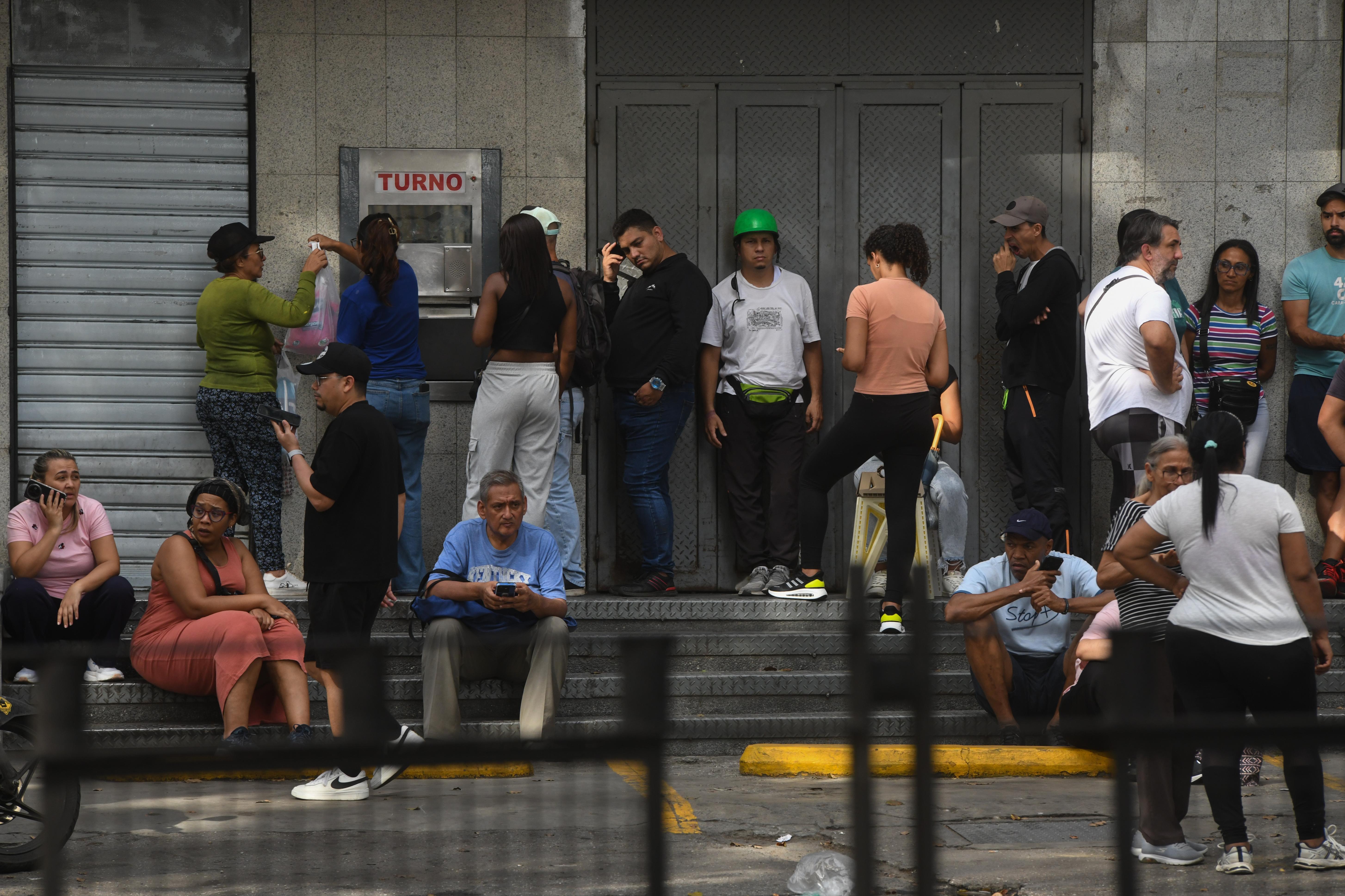 美国对委内瑞拉首都加拉加斯发动突袭并控制总统马杜罗后，这座南美城市陷入一种诡异的