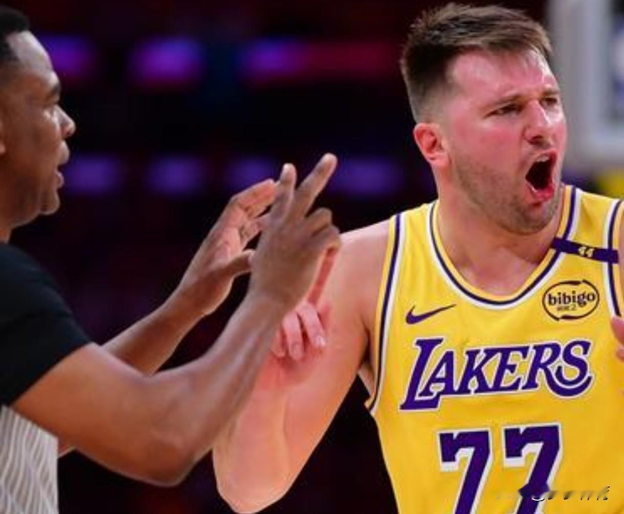 当一支球队只有三名球员能防守的时候，你怎么赢球？而恰好湖人能防守的球员只有三人，