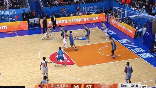 郭艾伦这突破还是联盟一流水准，这突破在国内球员里还是最强的，郭艾伦时隔325天重