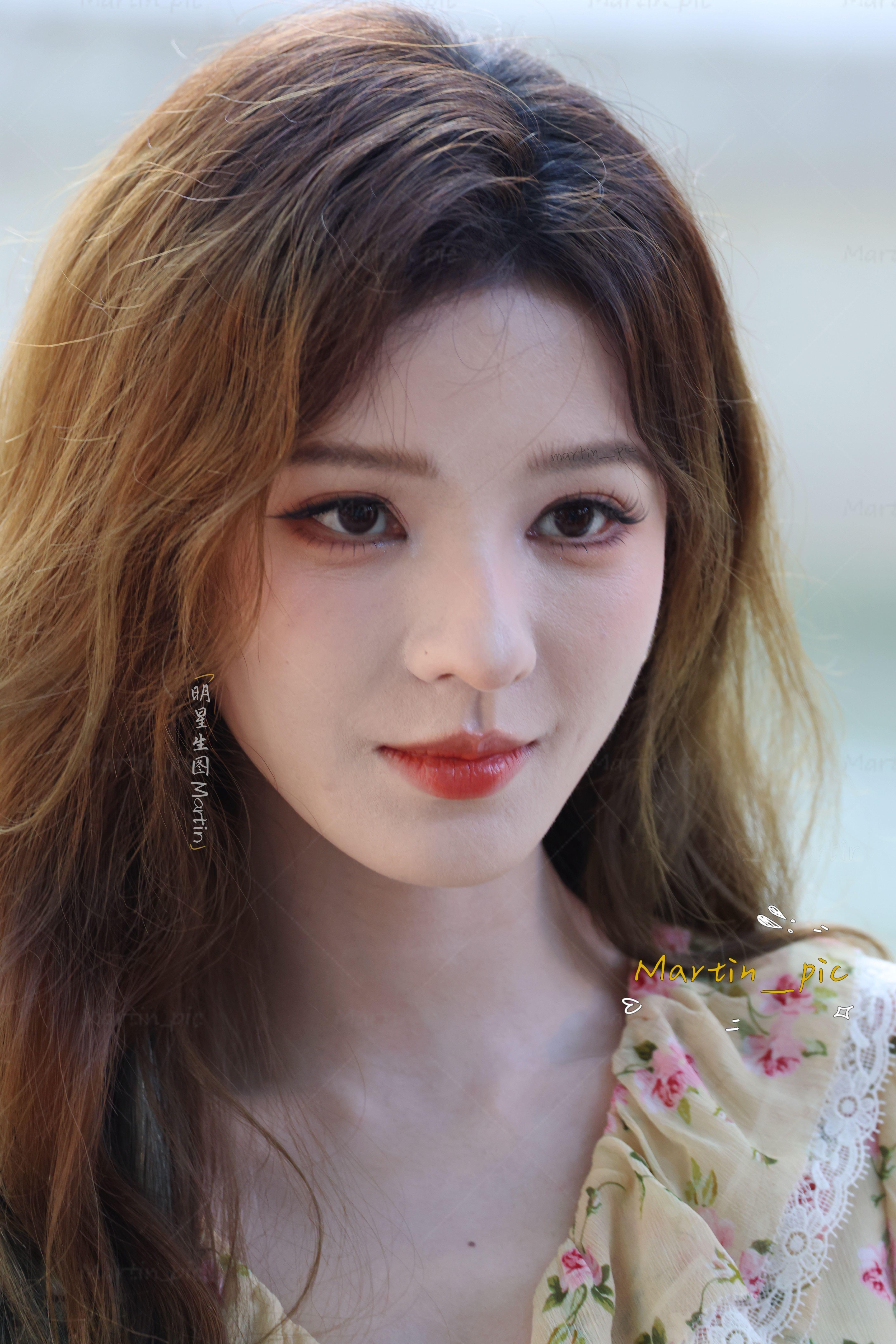 梁洁张予曦同框张予曦最新物料：朋友现场拍的生图📷 