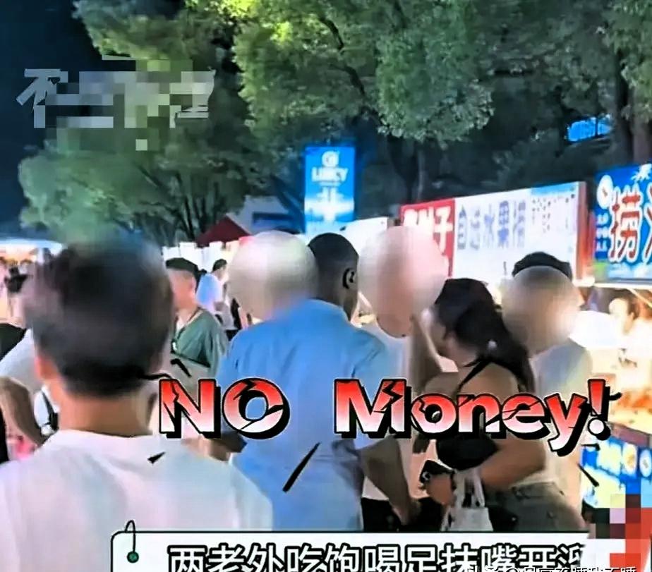 外籍消费者进店无端发难，当场提出无理退款诉求，还随手将选的商品重重砸落在收银台面