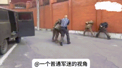 普京对战俘的处理实在高明，对“入侵”库尔斯克州的战俘，因对平民犯下爆行，以“恐怖