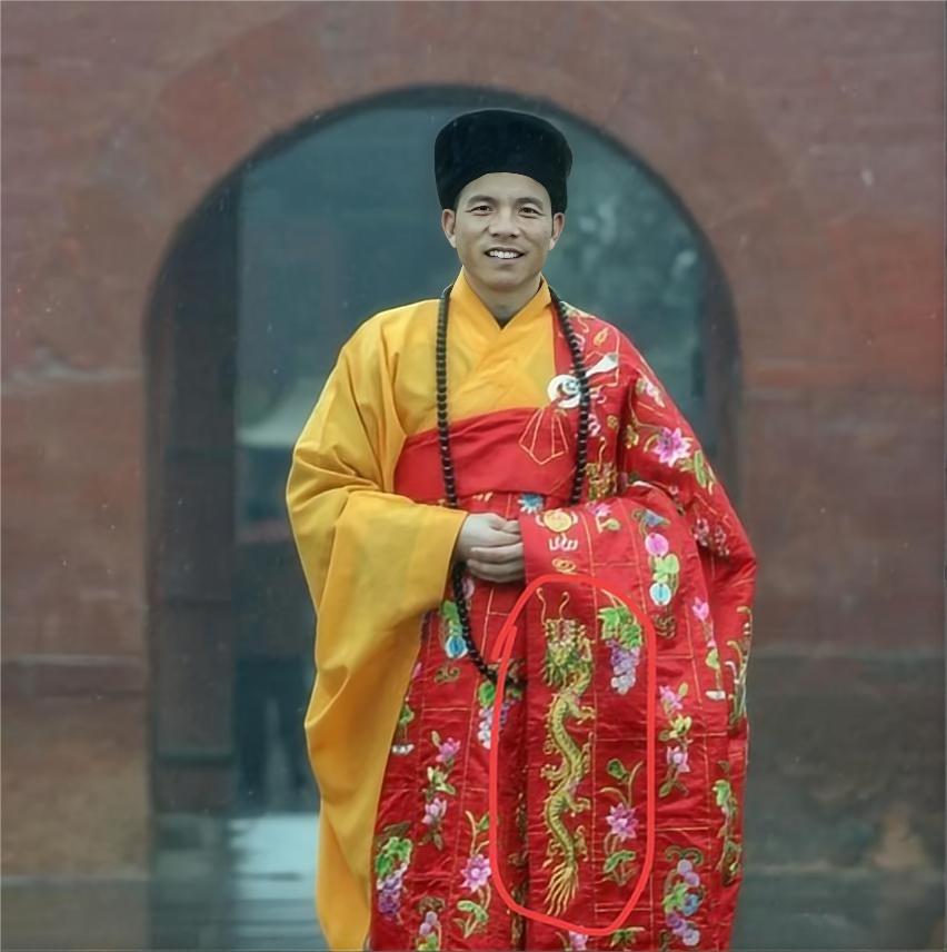 原以为新住持上任后，少林寺减少了许多商业项目，应该不会步释永信的后尘，结果一看新